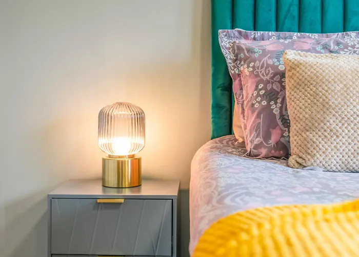 Modern 5 Bedroom Townhouse With Free Parking بيت للعطل غلاسغو