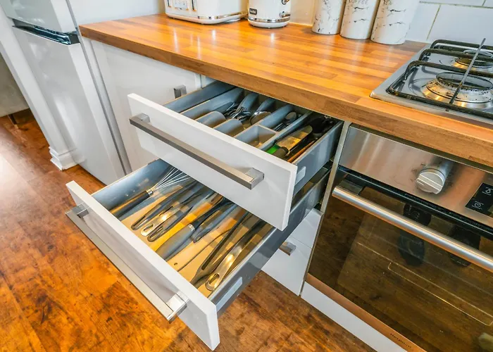 بيت للعطل Modern 5 Bedroom Townhouse With Free Parking غلاسغو