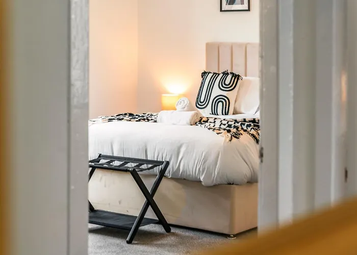 Cosy And Bright 3-bedroom Flat Апартаменты