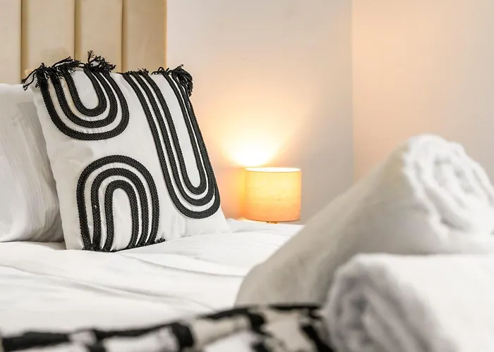 Cosy And Bright 3-bedroom Flat Глазго