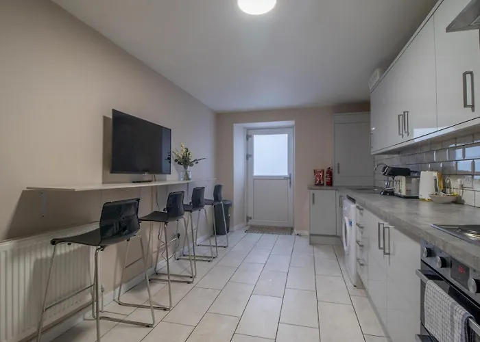 Gem Main Door Parking - Pass The Keys Appartement