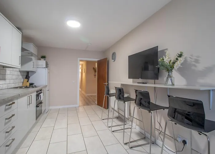 Gem Main Door Parking - Pass The Keys Appartement *