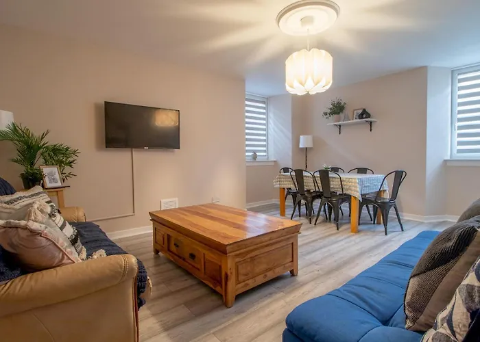 Gem Main Door Parking - Pass The Keys *