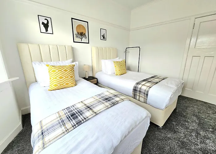 Charming 3-bed Oasis-free Parking グラスゴー