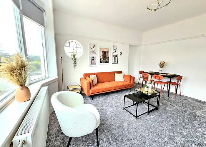 Charming 3-bed Oasis-free Parking