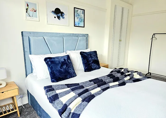 Dom wakacyjny Charming 3-bed Oasis-free Parking Glasgow