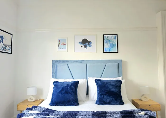 Ferienhaus Charming 3-bed Oasis-free Parking *