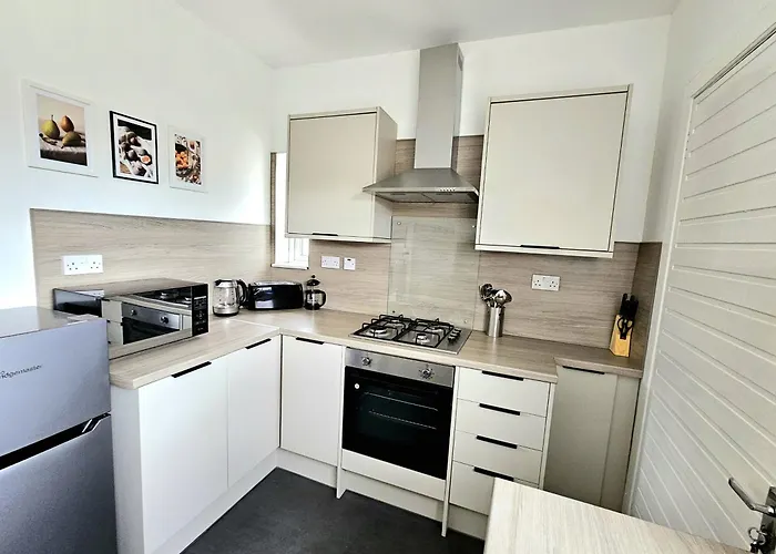 Charming 3-bed Oasis-free Parking