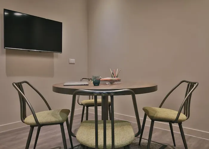 For Students Only - Bath Street In Appartement