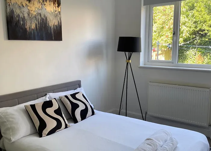 דירה With 2 Bedrooms גלאזגו