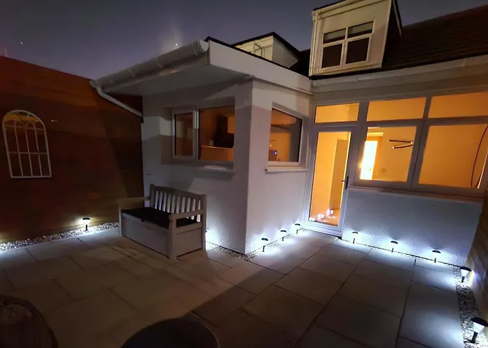 Feriehus Newly Renovated Gem - Free Parking & Modern Comfort