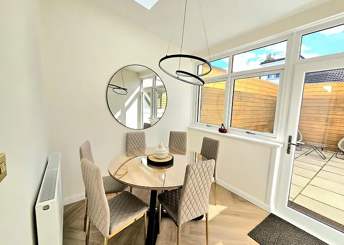 Newly Renovated Gem - Free Parking & Modern Comfort Feriehus Glasgow