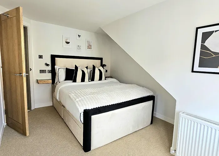 Newly Renovated Gem - Free Parking & Modern Comfort *