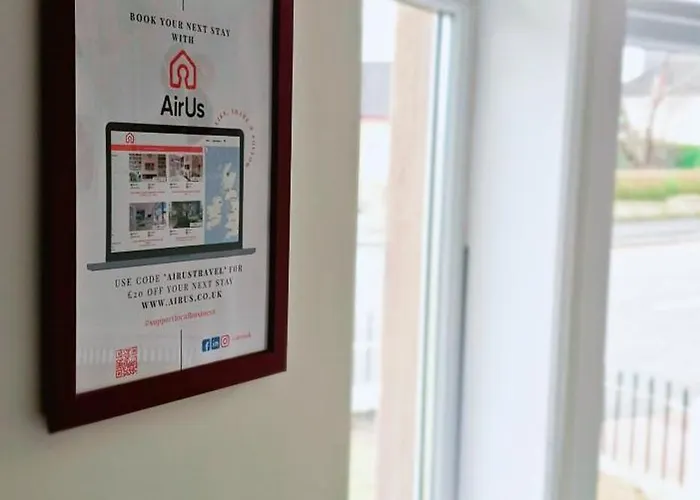 Spacious Haven With Free Parking Semesterbostad *