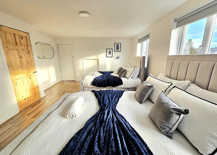 Spacious Haven With Free Parking Semesterbostad *