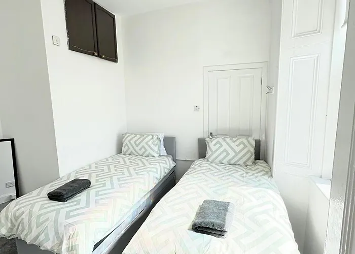 Апартаменты 2br, Sleeps 6, Green, Free Parking & Walk Dist To Centre