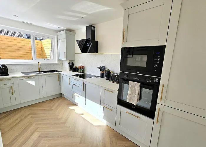 Feriehus Newly Renovated Gem - Free Parking & Modern Comfort Glasgow