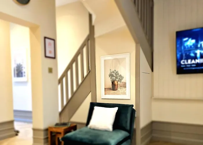 Newly Renovated Gem - Free Parking & Modern Comfort Feriehus Glasgow