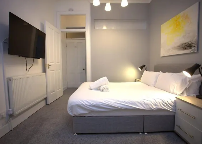 Renovated West End Flat In Appartement *