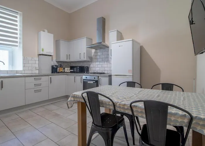 Haven Main Door & Parking - Pass The Keys Vakantiehuis *