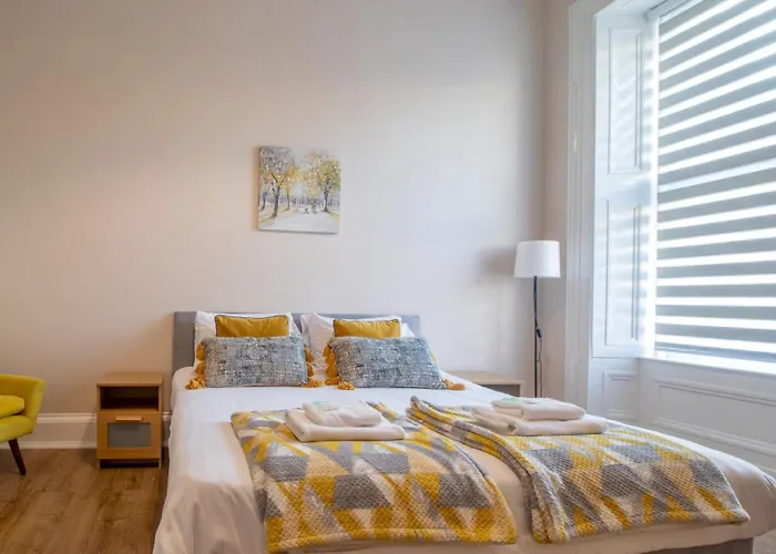 Haven Main Door & Parking - Pass The Keys Vakantiehuis