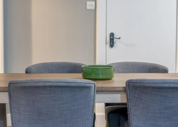 Happy Haven Home, West End - Pass The Keys * Glasgow