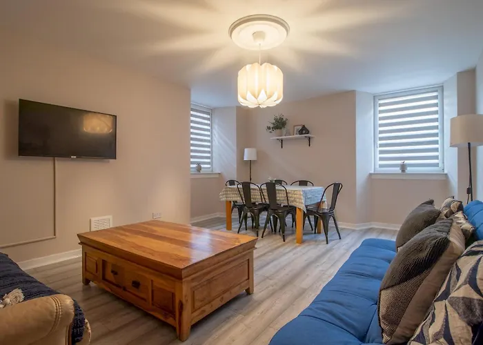 Apartament Gem Main Door Parking - Pass The Keys *