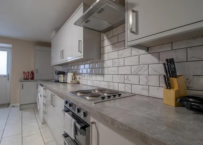 Gem Main Door Parking - Pass The Keys *