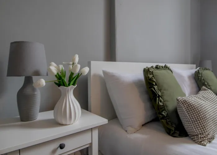 Spacious Hillhead Haven - Pass The Keys *