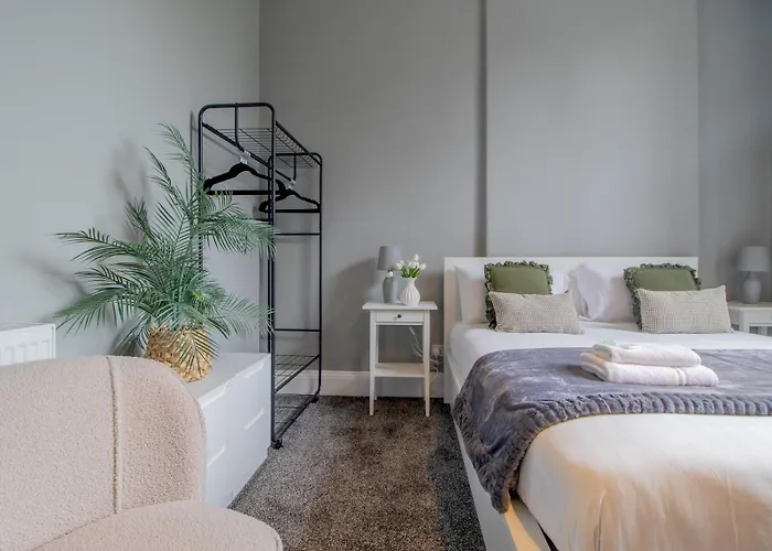 Spacious Hillhead Haven - Pass The Keys Glasgow