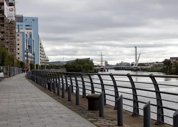 Meadowside Quay 2br Luxurious 公寓