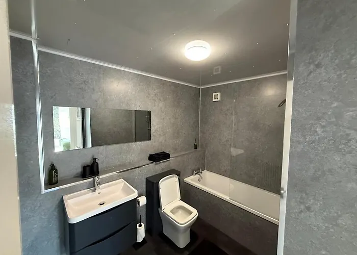 Lägenhet Luxurious 2br, 8 Mins From Centre *