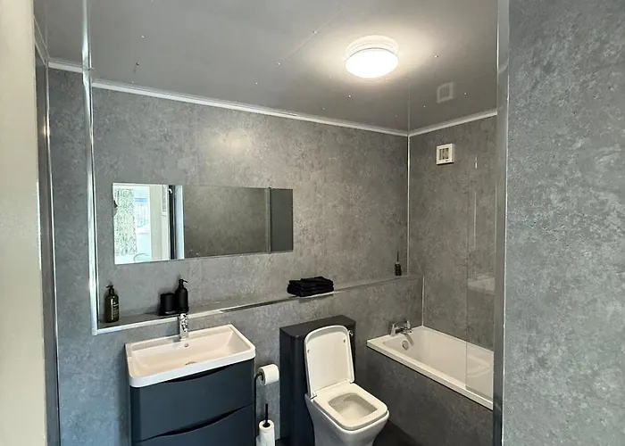 Luxurious 2br, 8 Mins From Centre