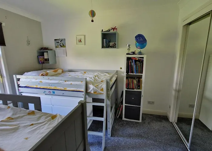 Modern Three-bedroom In Leafy West End With Private Parking 格拉斯哥