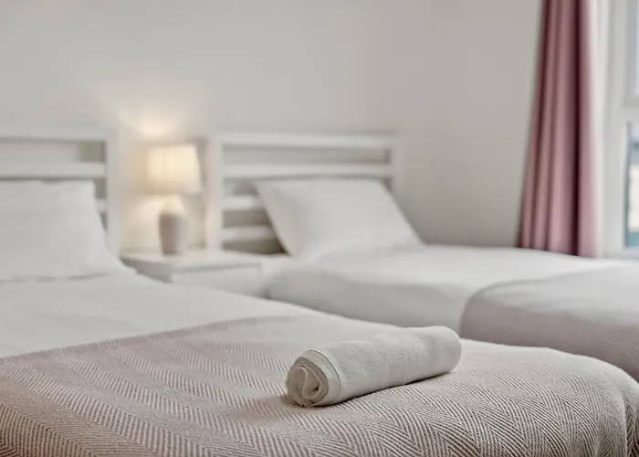 Modern 2-bedroom Flat In Centre, Near Galsgow *