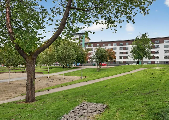 Modern 2-bedroom Flat In Centre, Near Galsgow