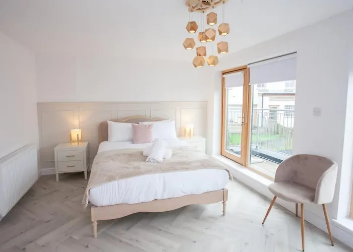 Holiday home Newly Renovated 3 Bedroom Modern House