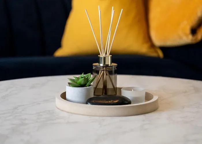 Juststay - 3 Bedroom Luxury With Free Parking *