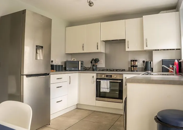Juststay - 3 Bedroom Luxury With Free Parking * Glasgow