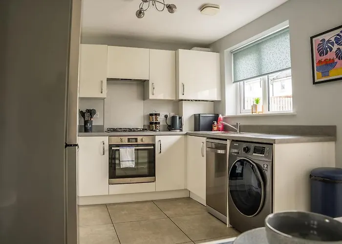 Juststay - 3 Bedroom Luxury With Free Parking