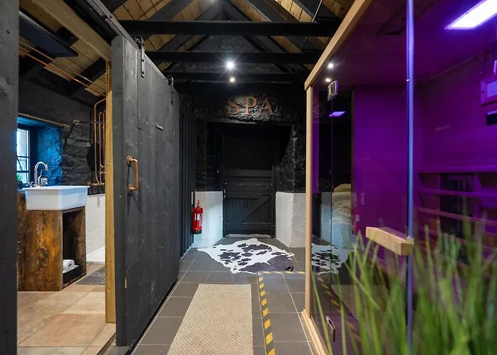 The At Barraston Farm *