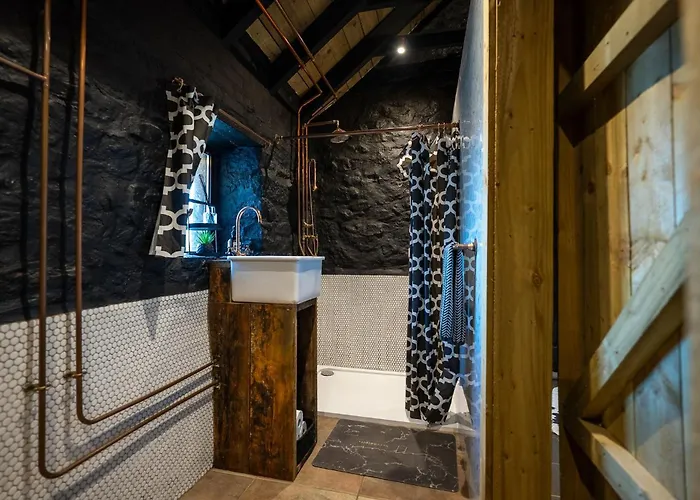 The At Barraston Farm Tatil Evi