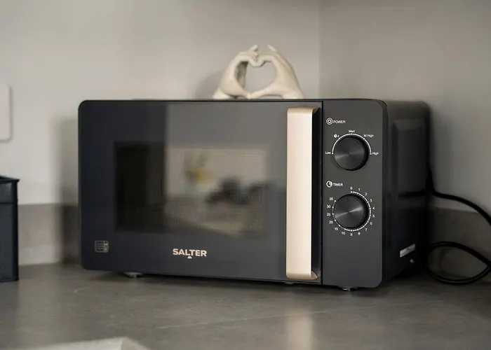 Juststay - 3 Bedroom Luxury With Free Parking Villa *