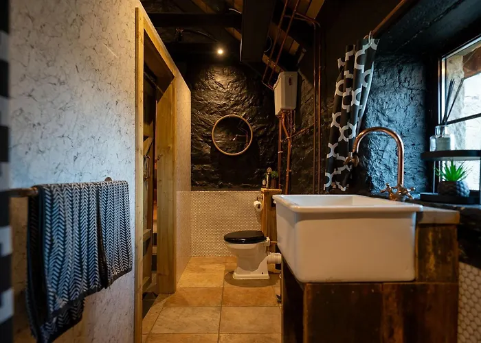 The At Barraston Farm Tatil Evi