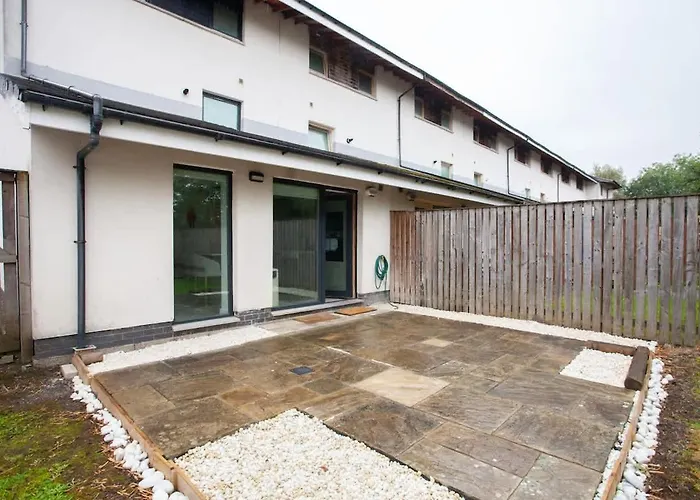 Дом отдыха Newly Renovated 3 Bedroom Modern House Глазго