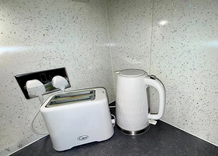 Likewise Modern Two Bedrooms For 4 In Area * Glasgow