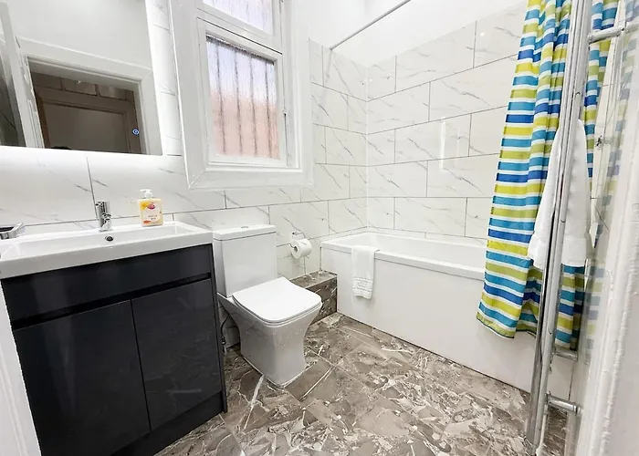 Newly Refurbished * Глазго