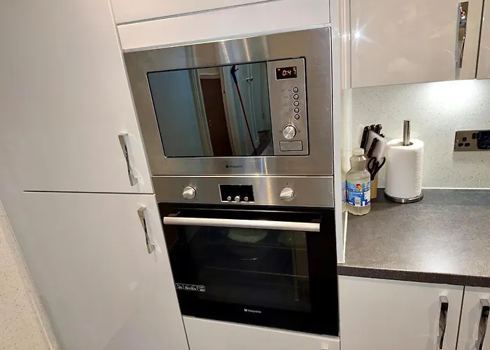 Likewise Modern Two Bedrooms For 4 In Area Apartament Glasgow