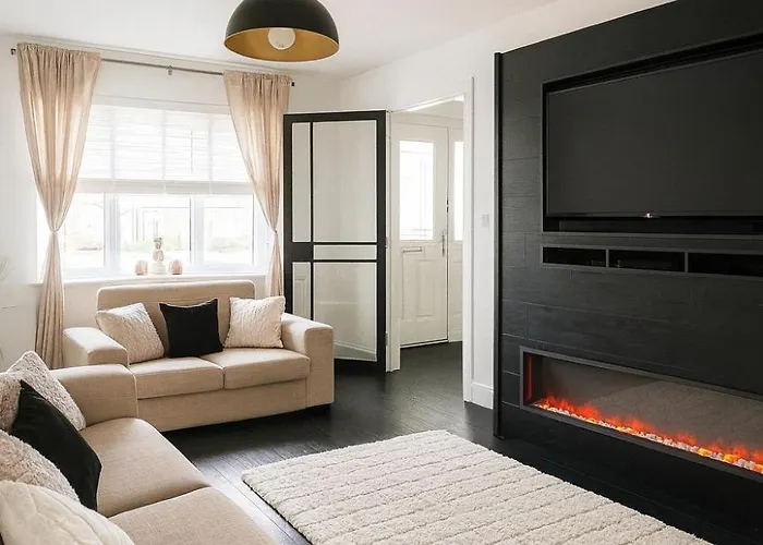 公寓 3br Detached Home, Driveway & Large Rear Garden *