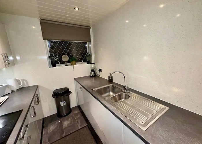 Likewise Modern Two Bedrooms For 4 In Area